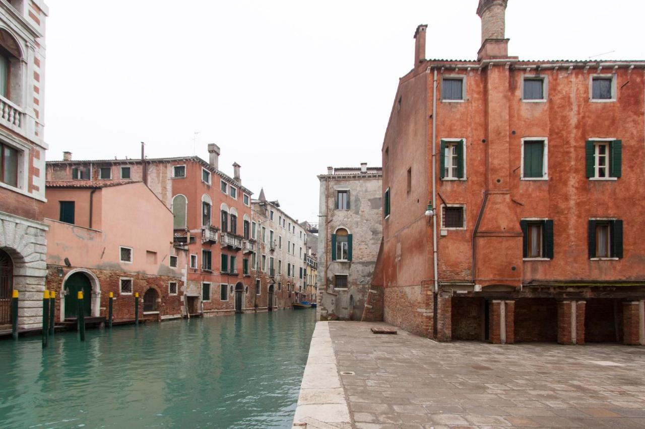 Explore Venice From A Sophisticated Hideaway In San Polo Exterior photo